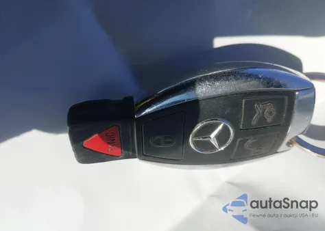 2013 Mercedes-Benz C 250 z USA, uszkodzony, nr VIN WDDGJ4HB2DF987251